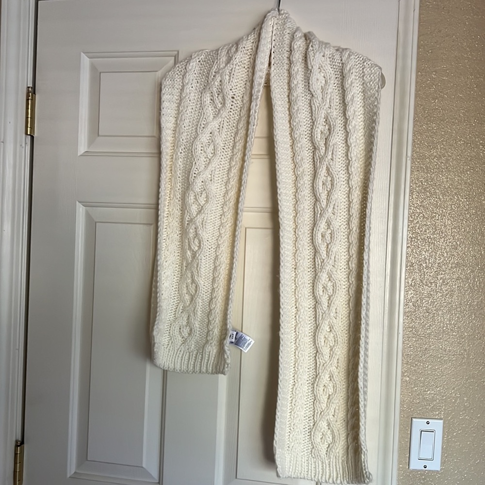 Gap brand new beige scarf 🧣